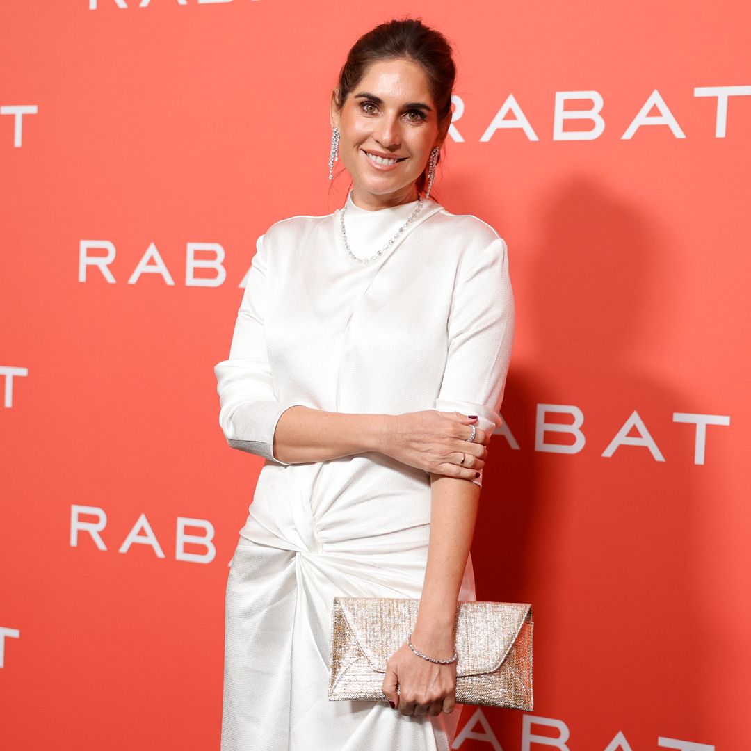 Lourdes Montes, radiante en Madrid con el look de invitada que no falla: vestido minimal y joyas de diamantes