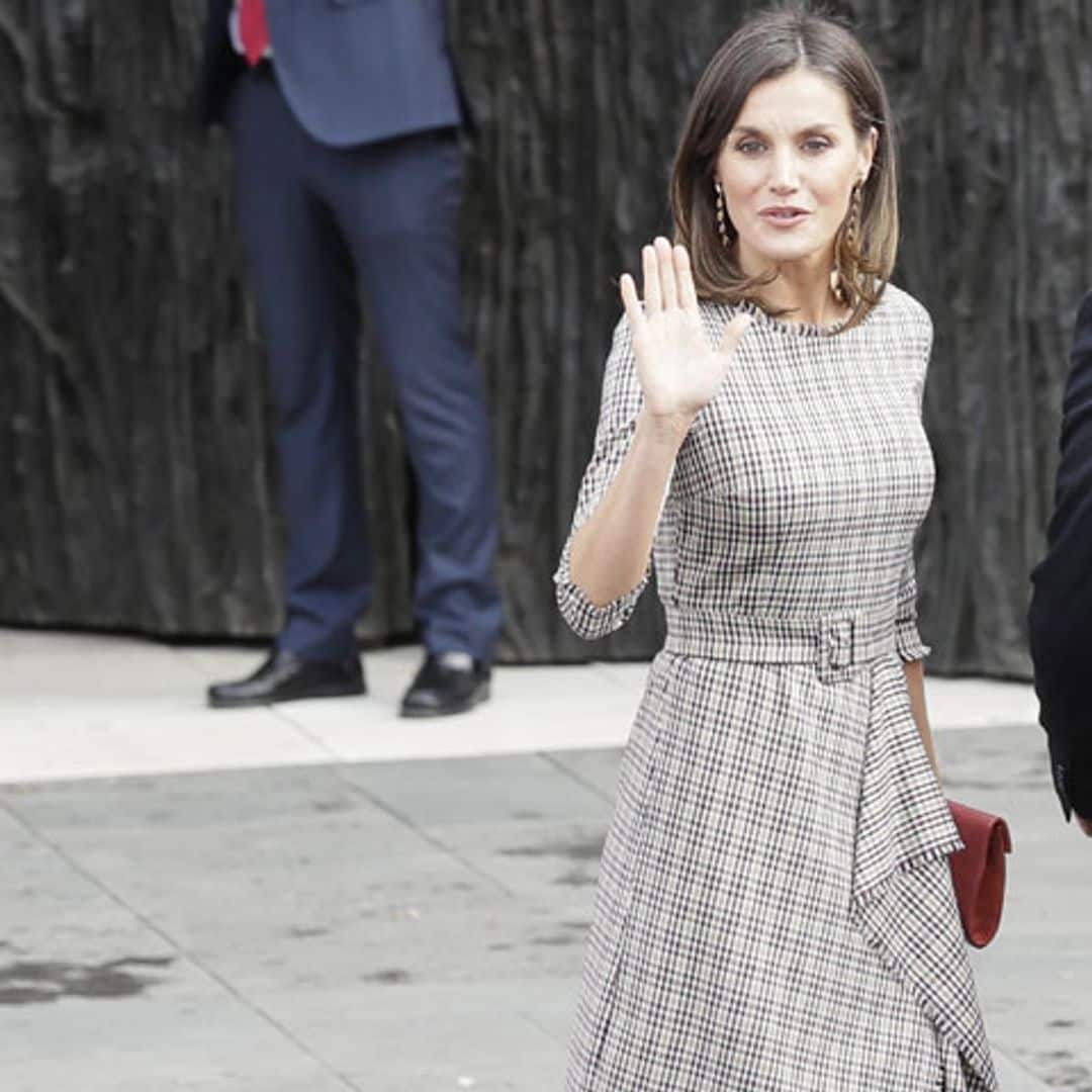 El detalle del nuevo vestido con truco de doña Letizia