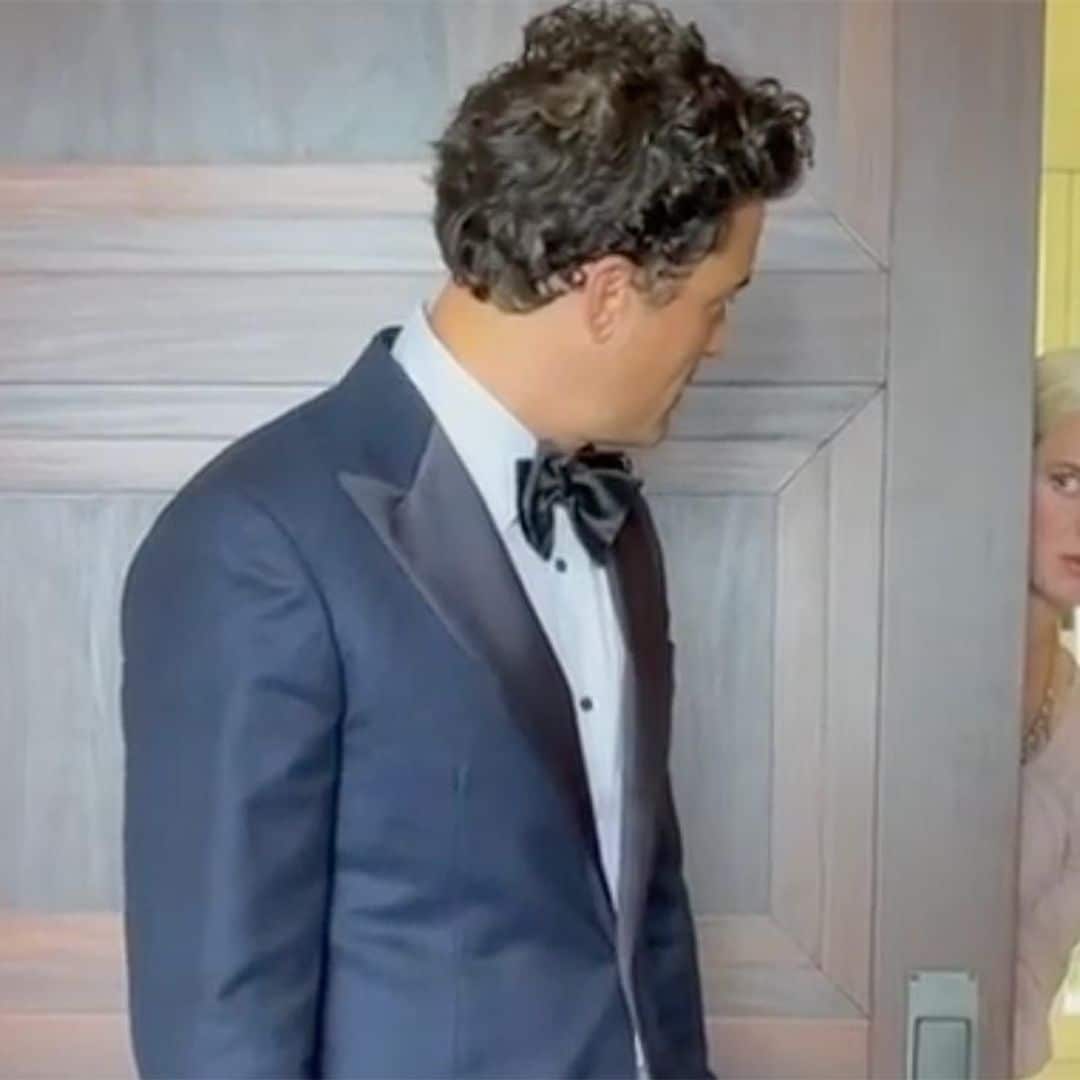 El divertido video de Katy Perry 'colándose' en el posado de Orlando Bloom