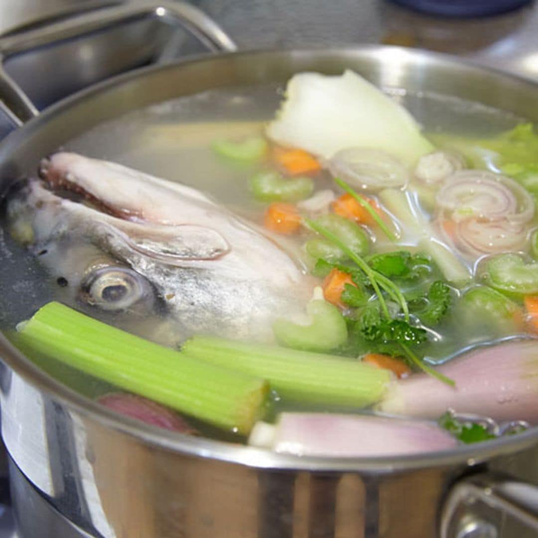 Cómo hacer un sencillo y rico caldo de pescado