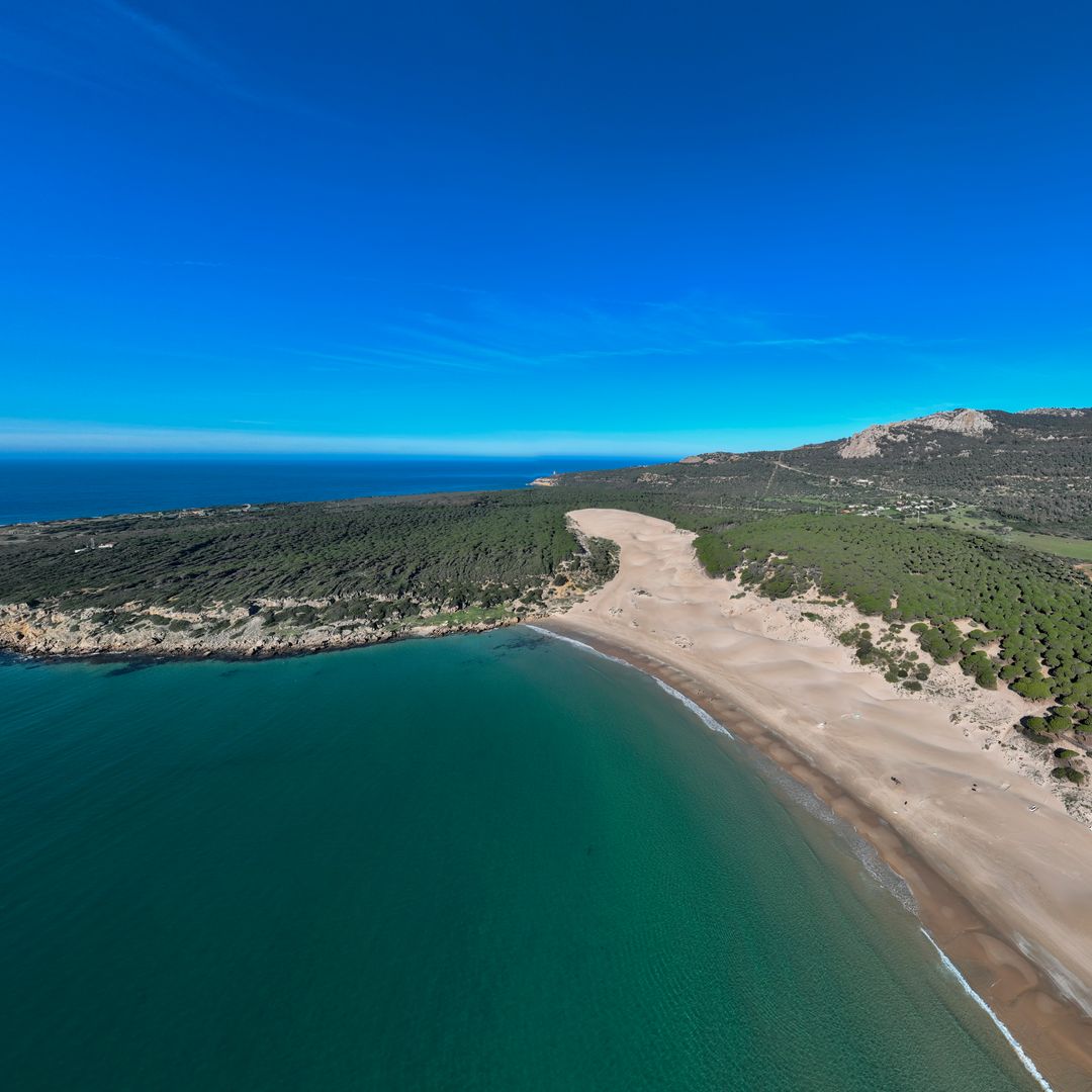 El último baño del verano está en Andalucía: 10 playas que merecen una escapada