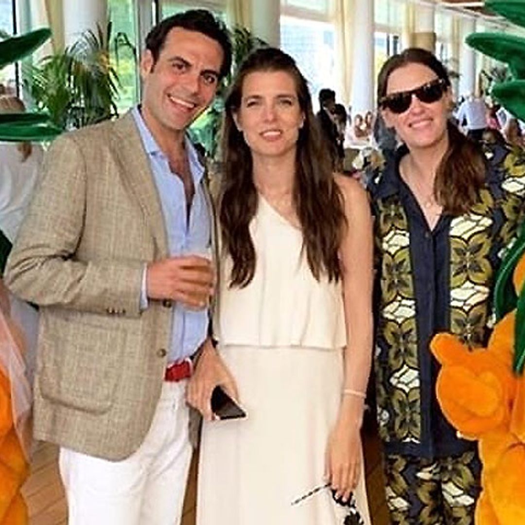 Carlota Casiraghi y Dimitri Rassam ponen el broche de oro a su boda en el Yacht Club de Mónaco