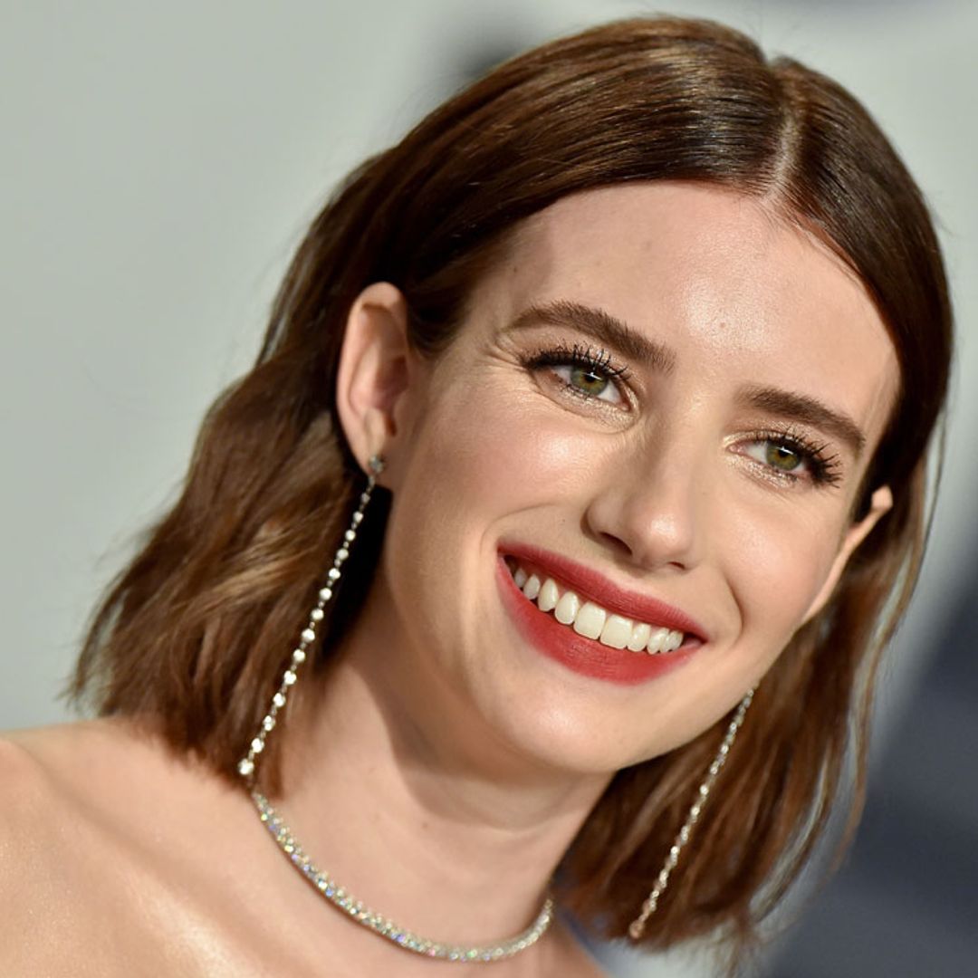 Emma Roberts se desmarca de la tendencia de moda y sorprende con un nuevo cambio de 'look'