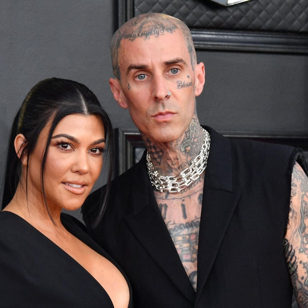 Travis Barker, esposo de Kourtney Kardashian, ingresado por pancreatitis