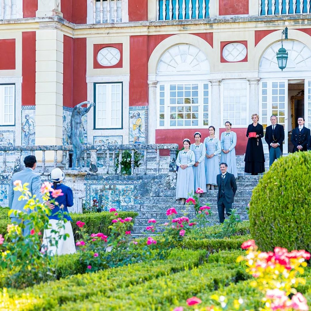 Curro y Ángela en el Palácio Fronteira, Lisboa, en la serie 'La Promesa'