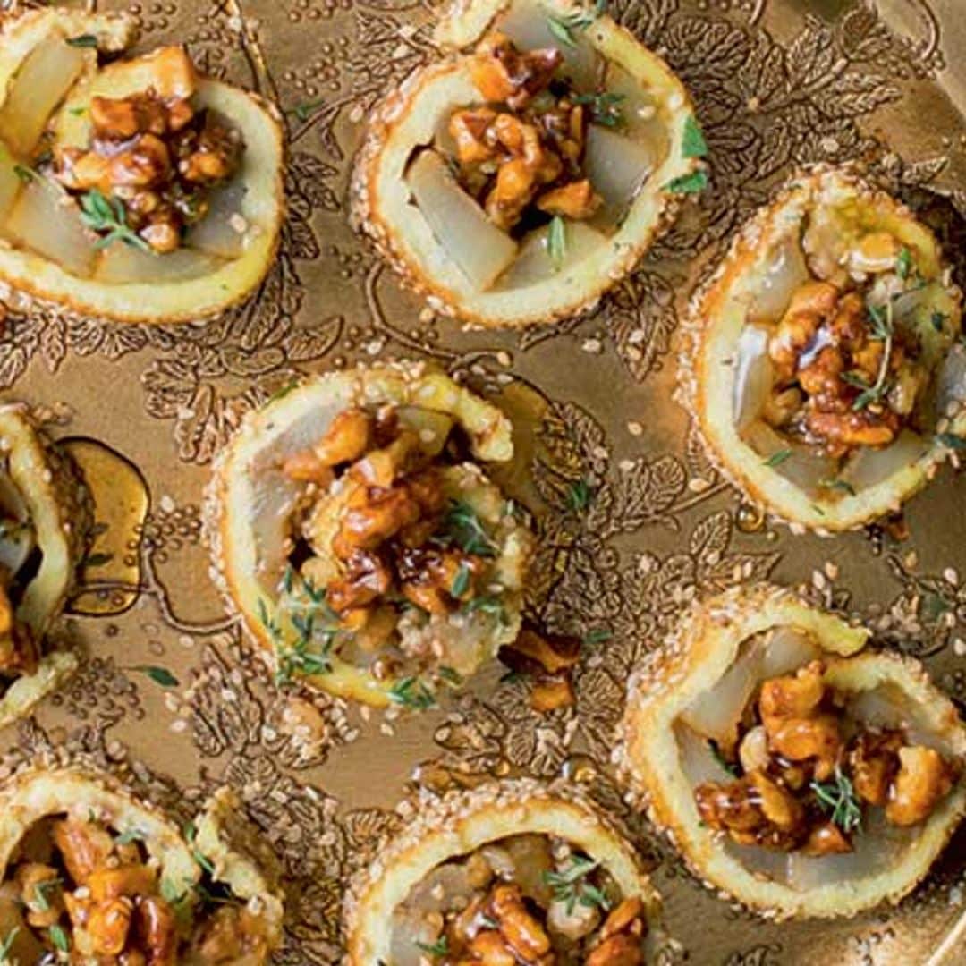 'Pancake roll' con queso azul, pera y nueces