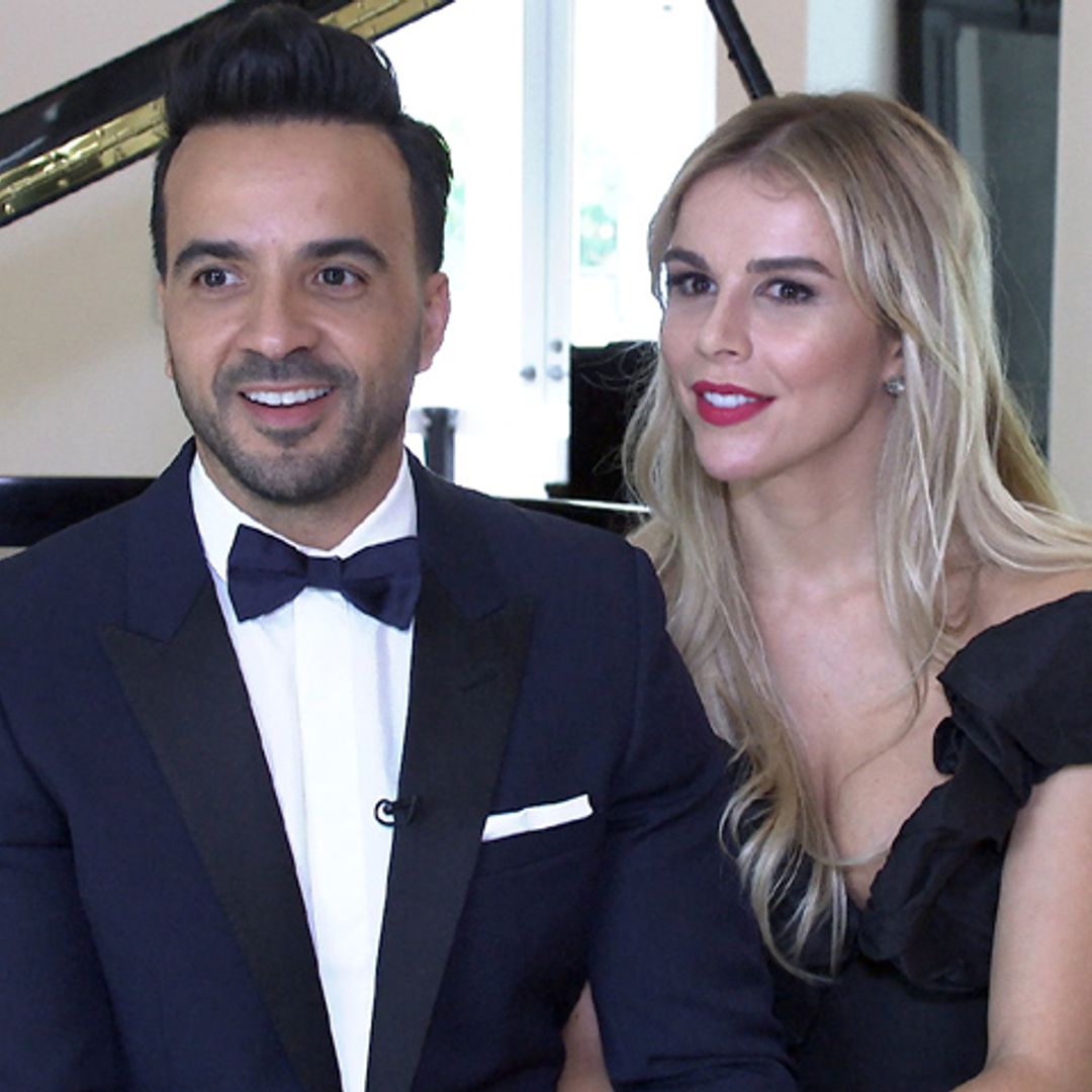 Luis Fonsi y Águeda López, risueños y cómplices en el divertido test de pareja de ¡HOLA!