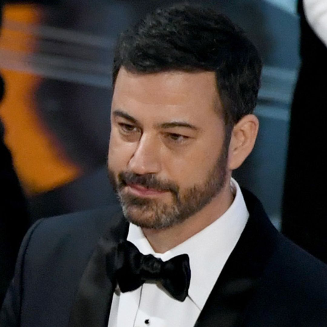 El presentador Jimmy Kimmel se emociona al recordar la operación a corazón abierto de su hijo recién nacido
