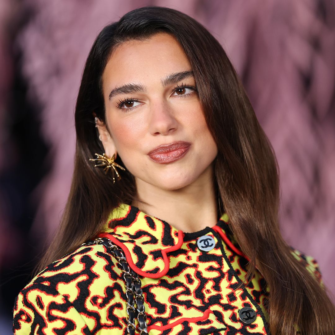Hemos descubierto la técnica de Dua Lipa para multiplicar (aún más) el volumen de sus labios