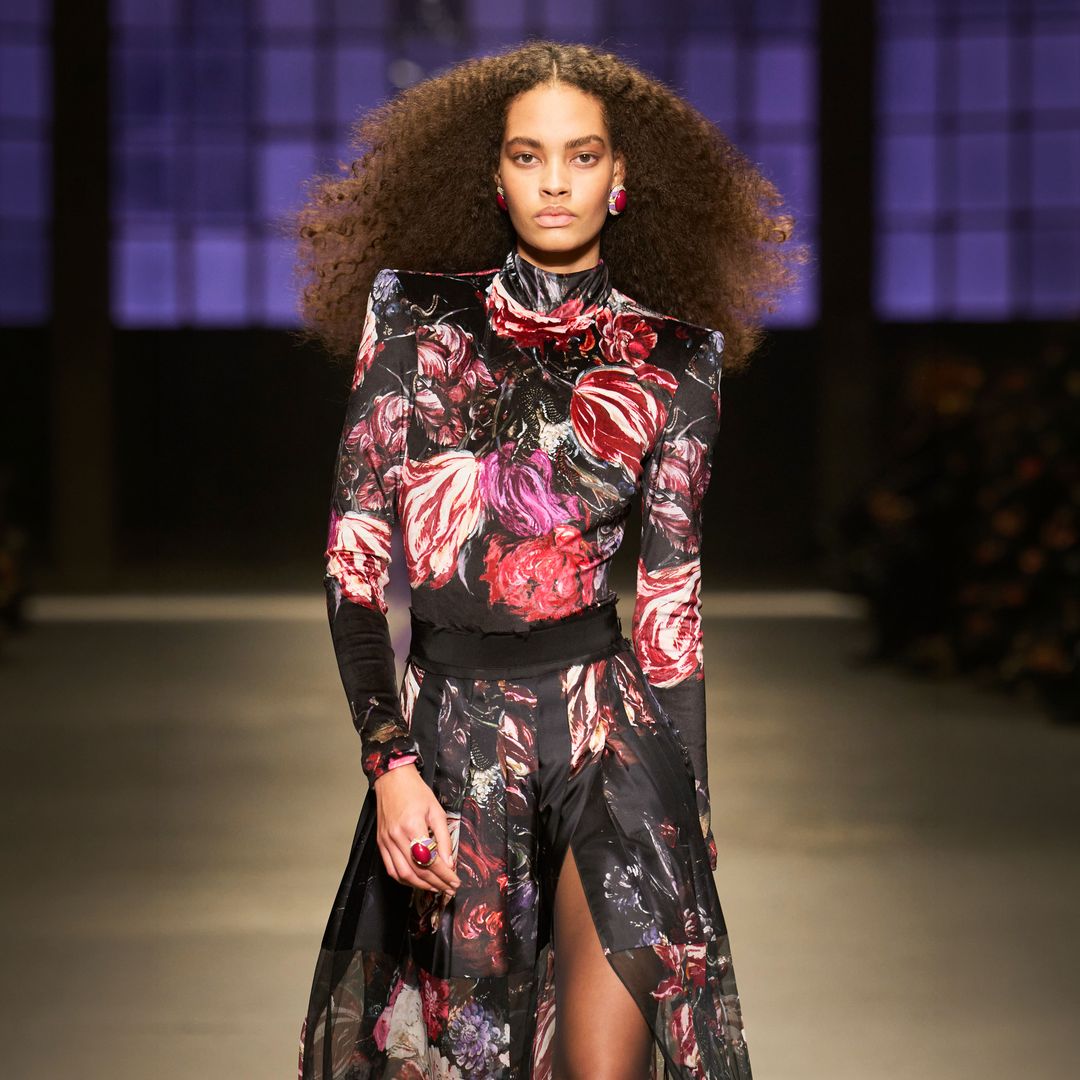 Roberto Cavalli se aleja del 'animal print' (sin renunciar a la sensualidad) con su colección más romántica hasta la fecha