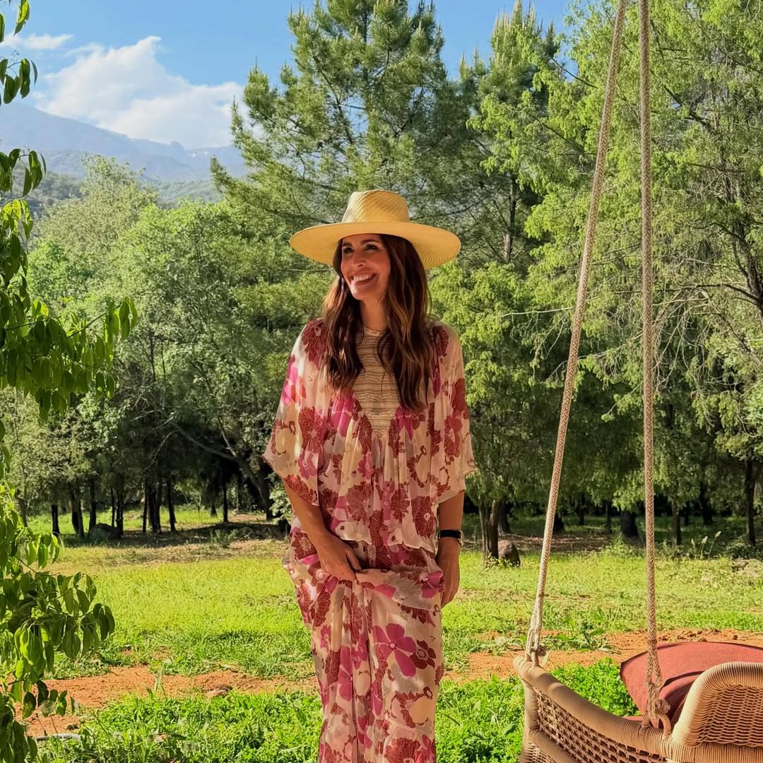 El posado en bañador con el que Nuria Roca y Juan del Val inauguran el verano desde su paraíso en Candeleda