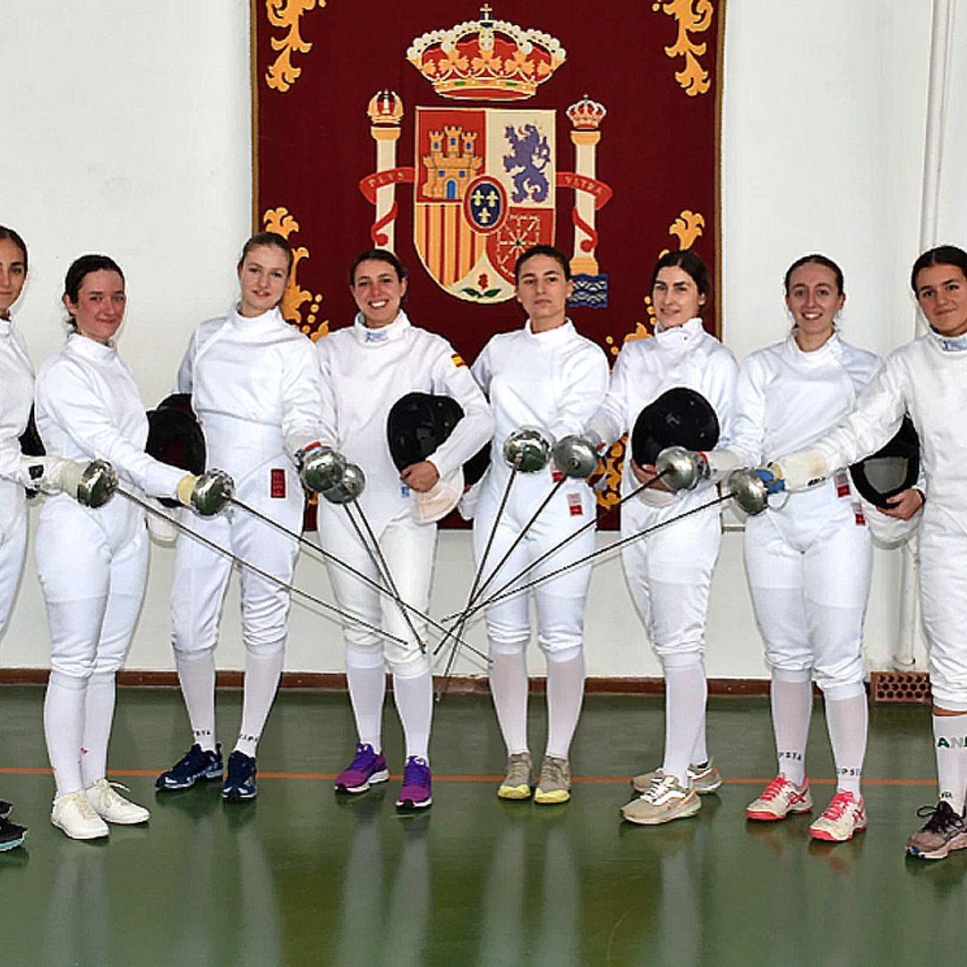 La princesa Leonor,  florete en mano, compite en un torneo de esgrima en Murcia