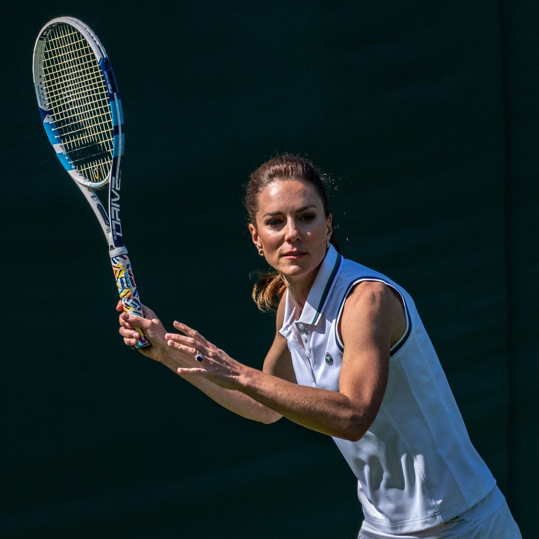 La realeza en la pista jugando al tenis: las mejores fotos de Louis, Charlotte y Kate Middleton en tacones