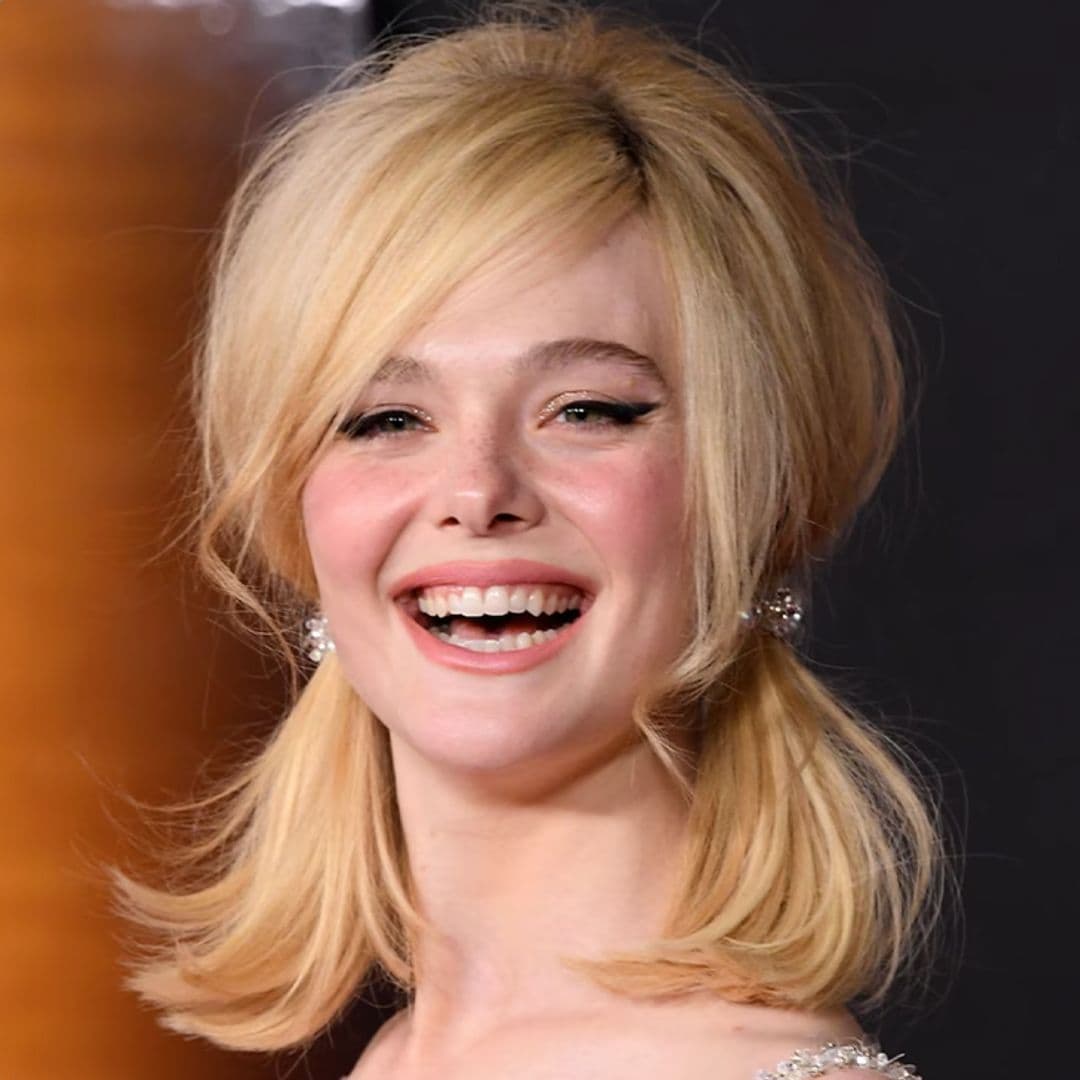 Las divertidas y glamurosas dos coletas de Elle Fanning en el estreno de su nueva película