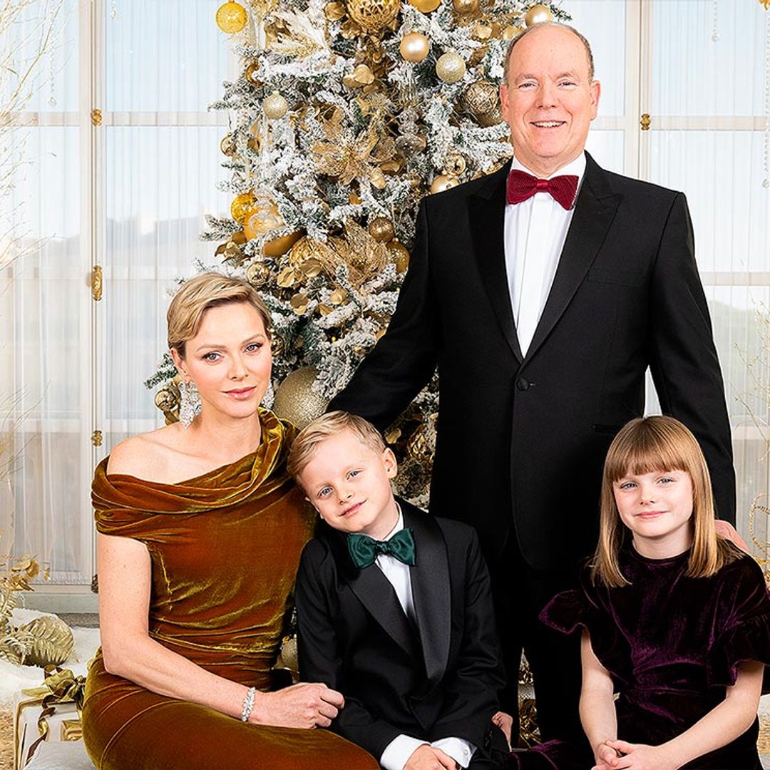 Alberto y Charlene de Mónaco,  junto a sus dos hijos, derrochan glamur para felicitar las Fiestas