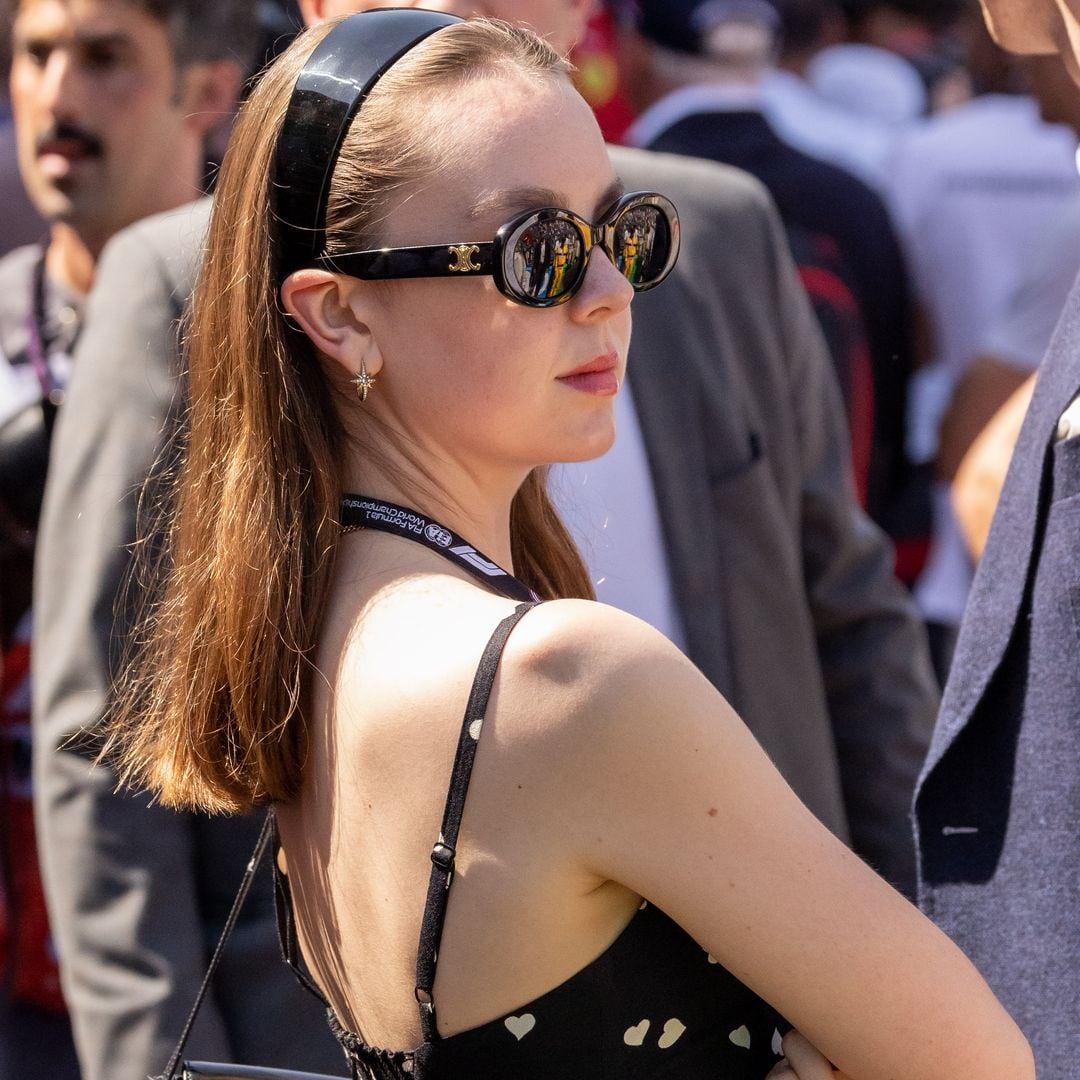 El detalle que Alejandra de Hannover repite en todos sus looks y que ahora vuelve a ser tendencia