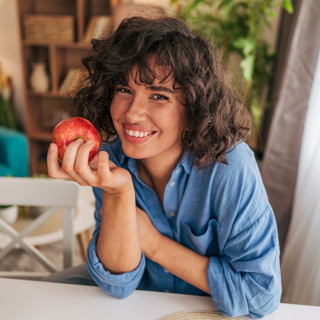 Te levantas cansada y engordas sin motivo: puede ser ‘jet lag’ metabólico, según esta nutricionista