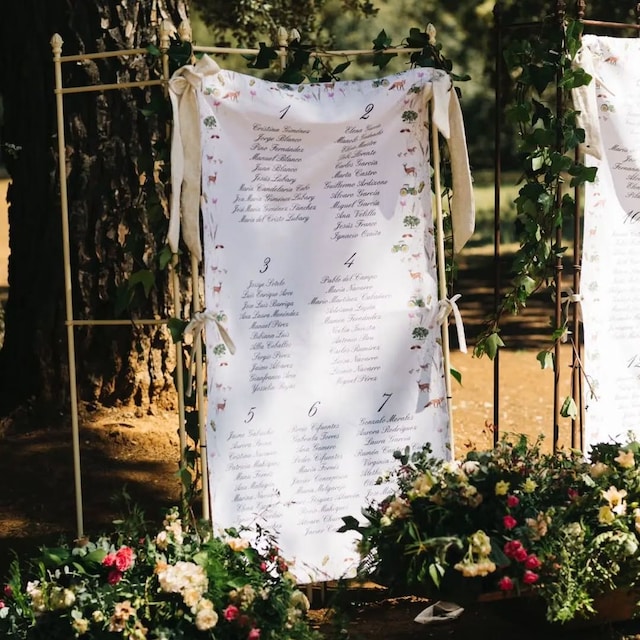 Papelería nupcial en tela con flores