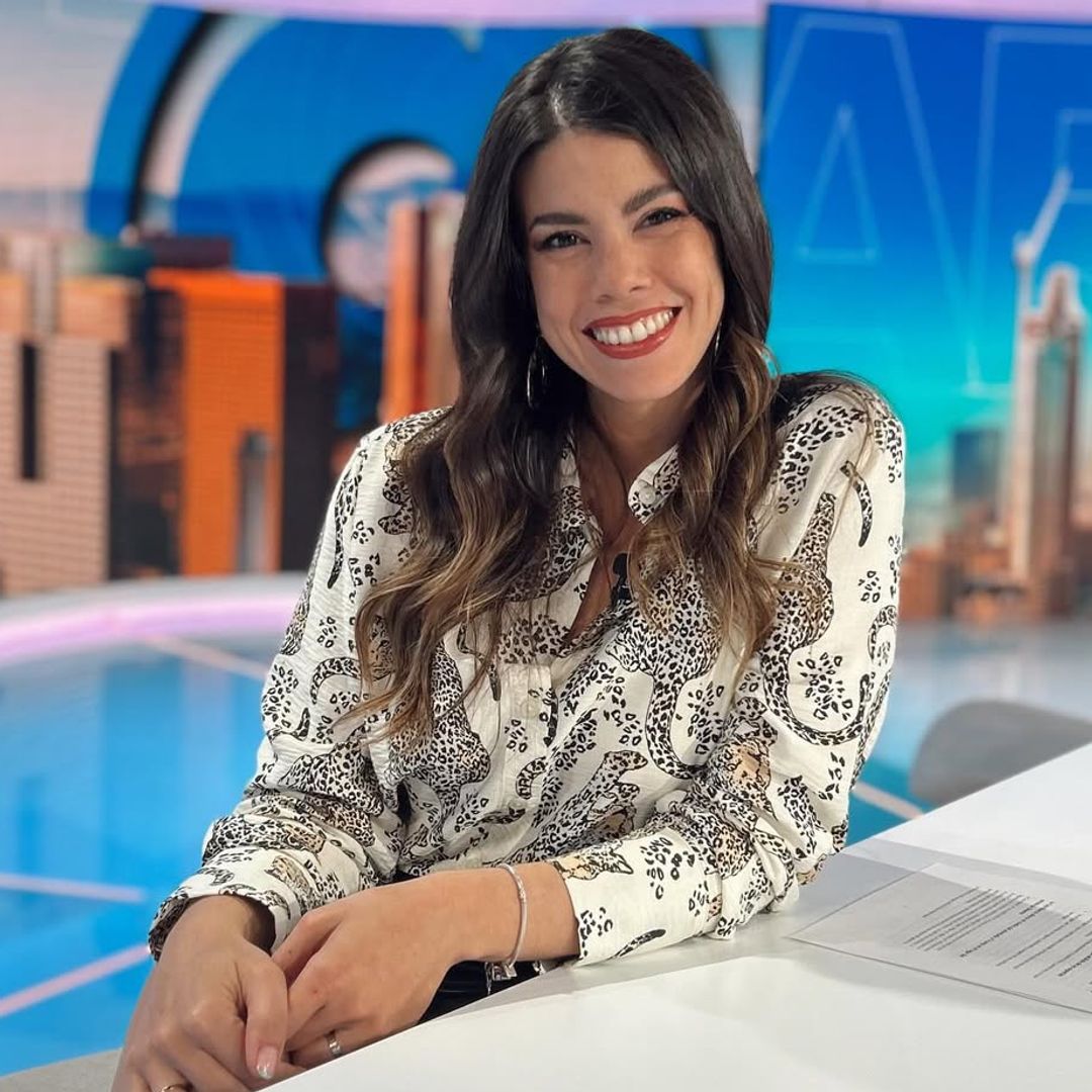 Alba Gutiérrez, periodista de 'Aruseros' en laSexta, anuncia su embarazo en pleno directo y revela el sexo del bebé