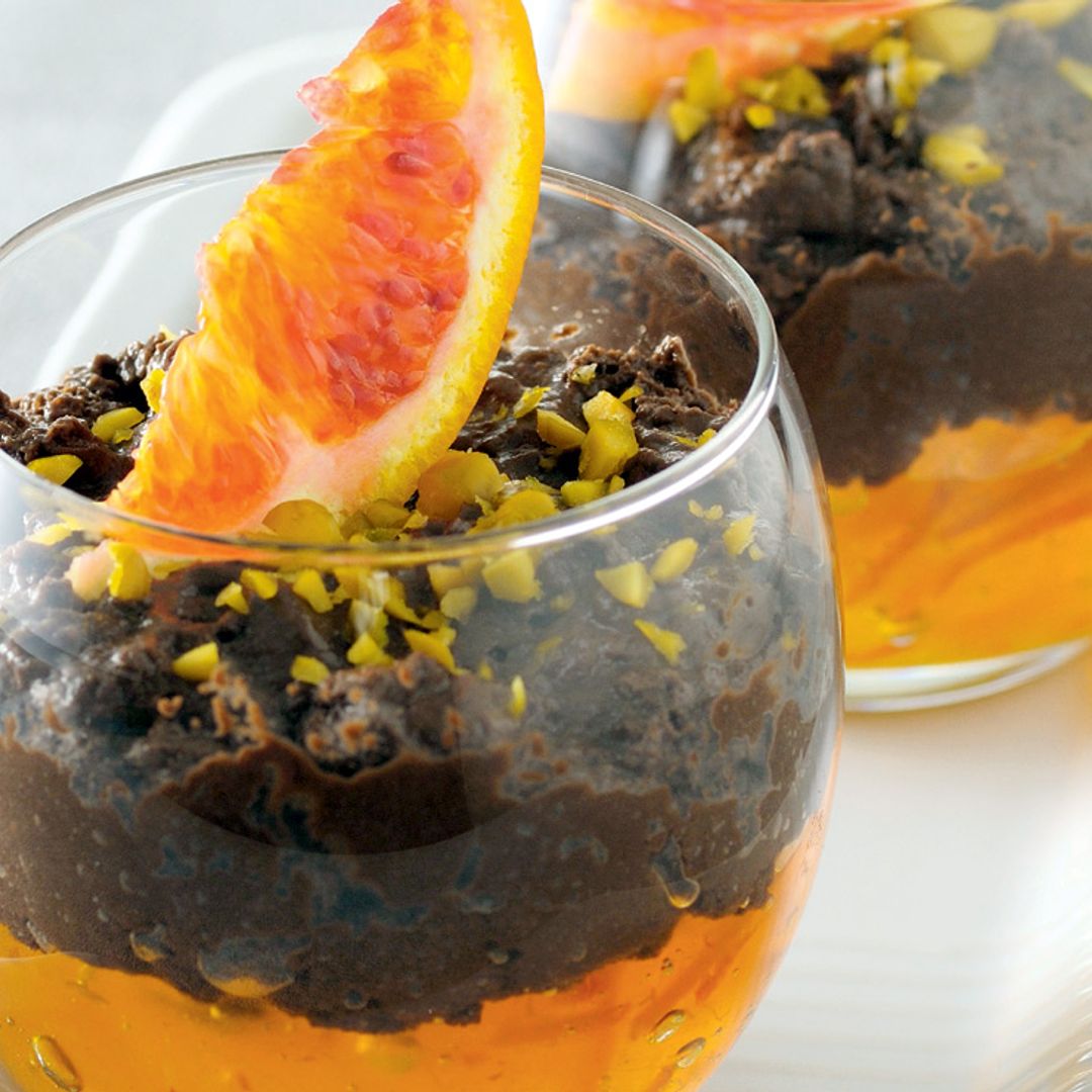 Postre de chocolate con jalea de naranja sanguina