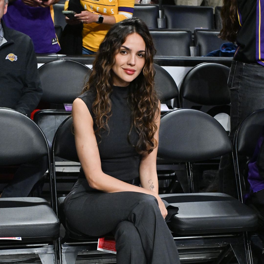 Eiza González aprueba la tendencia que vimos en pasarelas: la melena al natural 