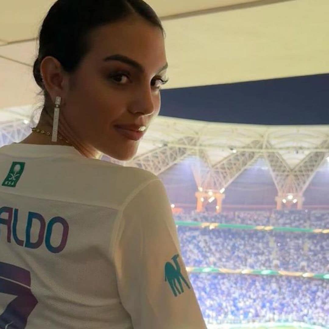 Con ‘leather pants’ y diamantes, así combinó Georgina Rodríguez el ‘jersey’ de Cristiano Ronaldo