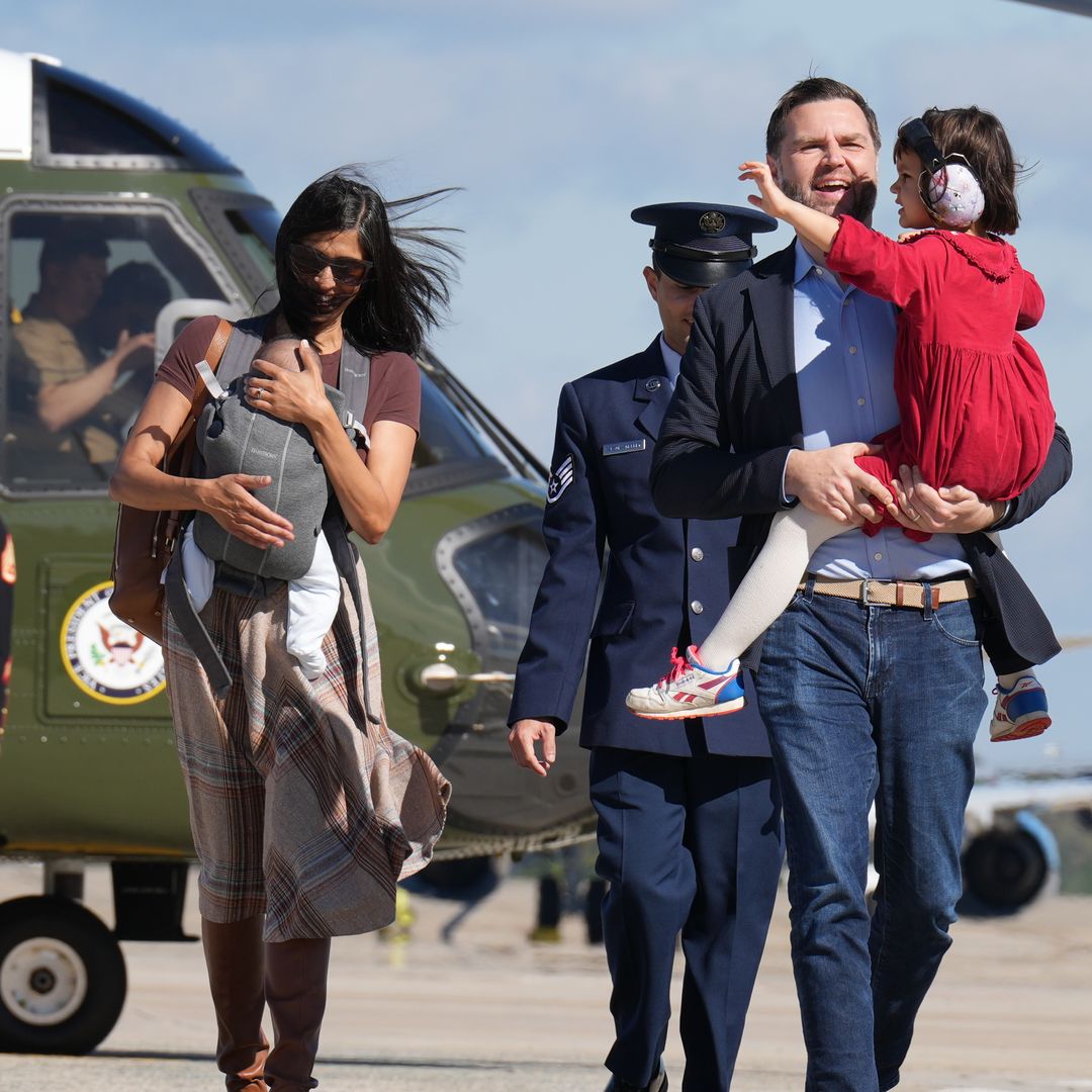 Usha Vance, mujer del vicepresidente de EE.UU., protagoniza un momento de pánico al bajar del helicóptero con su hijo de 2 meses y medio
