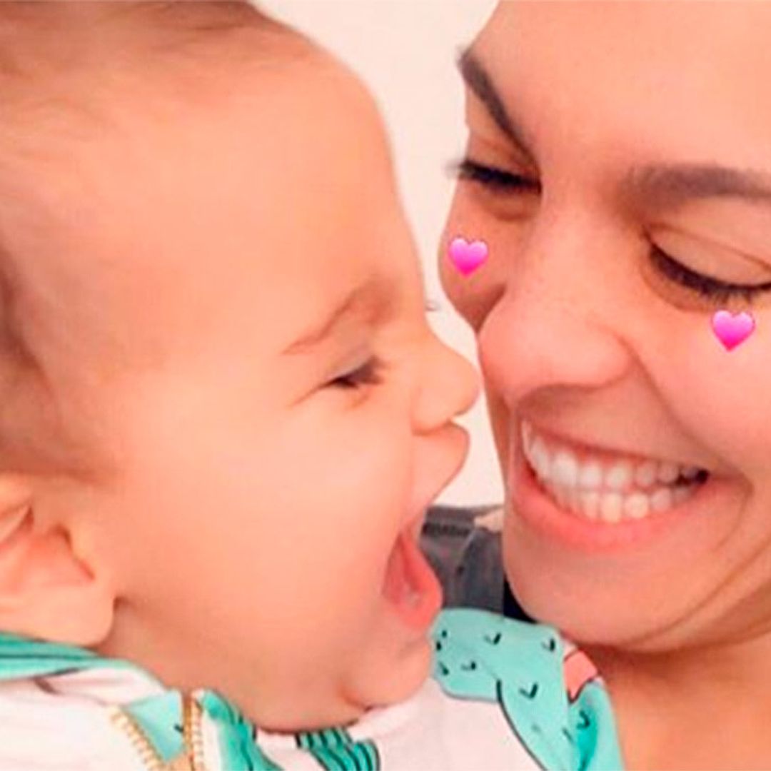 Lorena Castell prepara su receta de tiramisú con el mejor pinche: su hijo Río