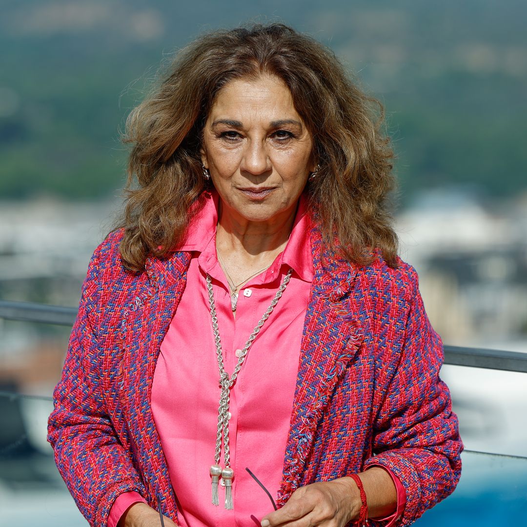 Lolita desvela la increíble historia del pendiente más famoso de su madre
