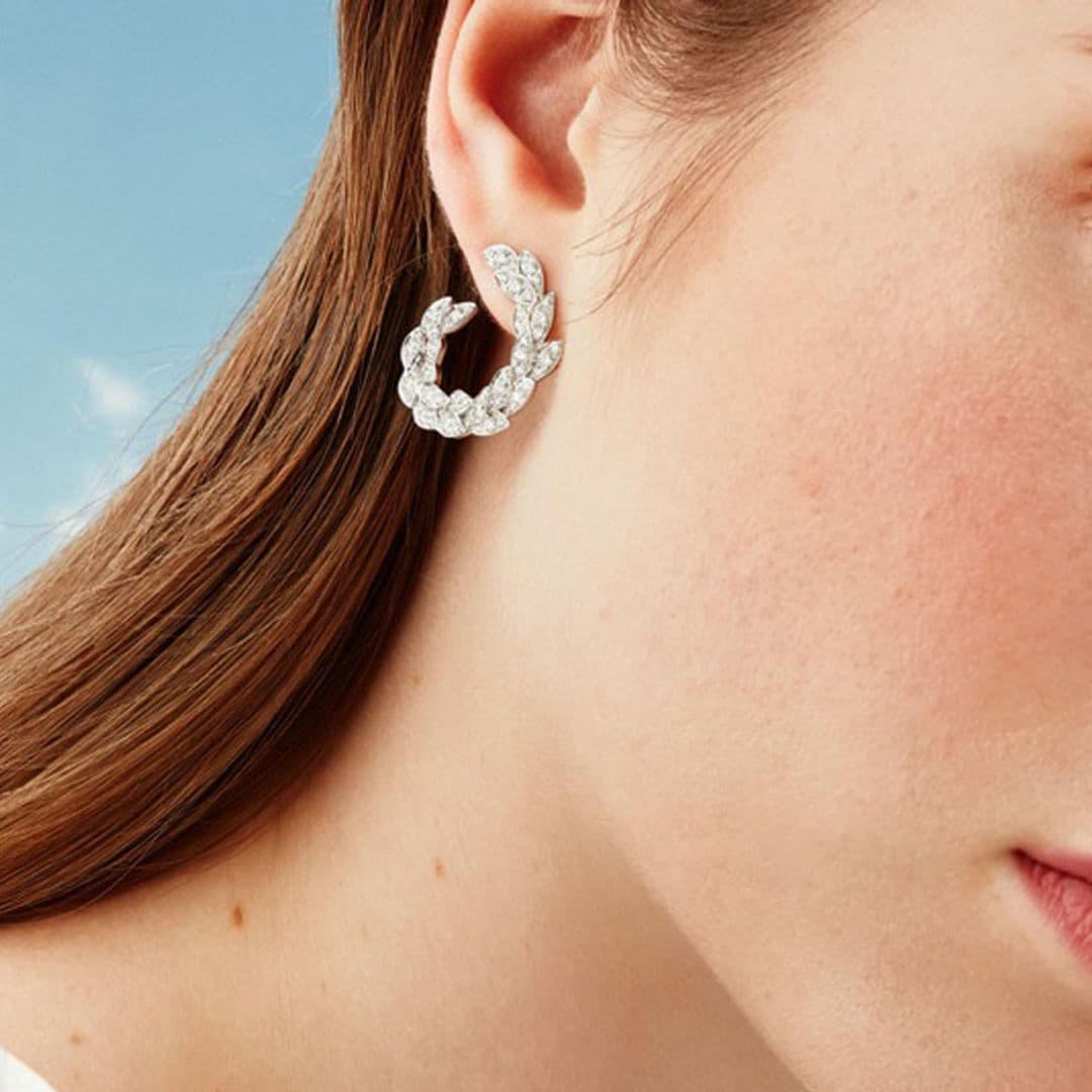 Las joyas amuleto que Julieta llevaría en 2021 se convertirán en tu accesorio preferido