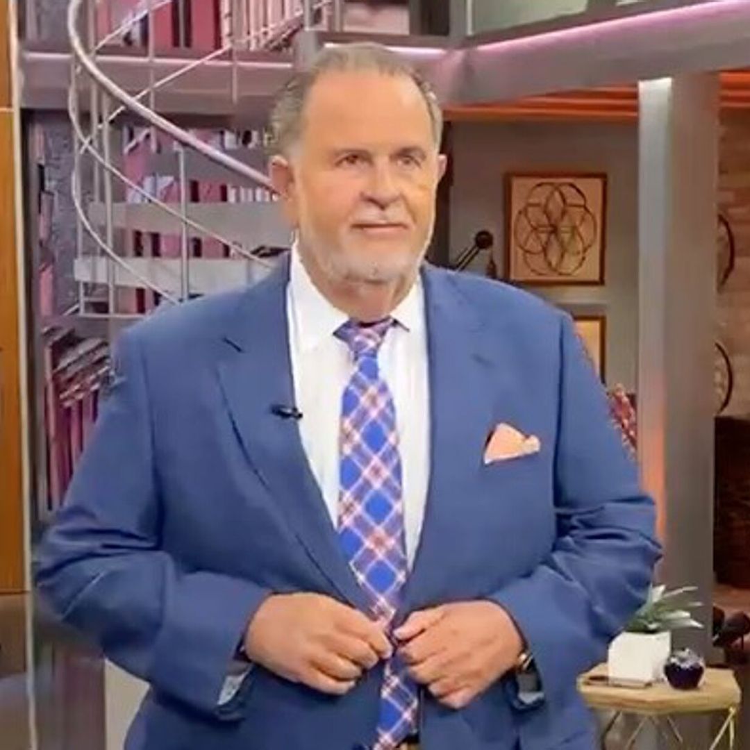 Raúl de Molina daña por accidente el carro de una productora de noticias
