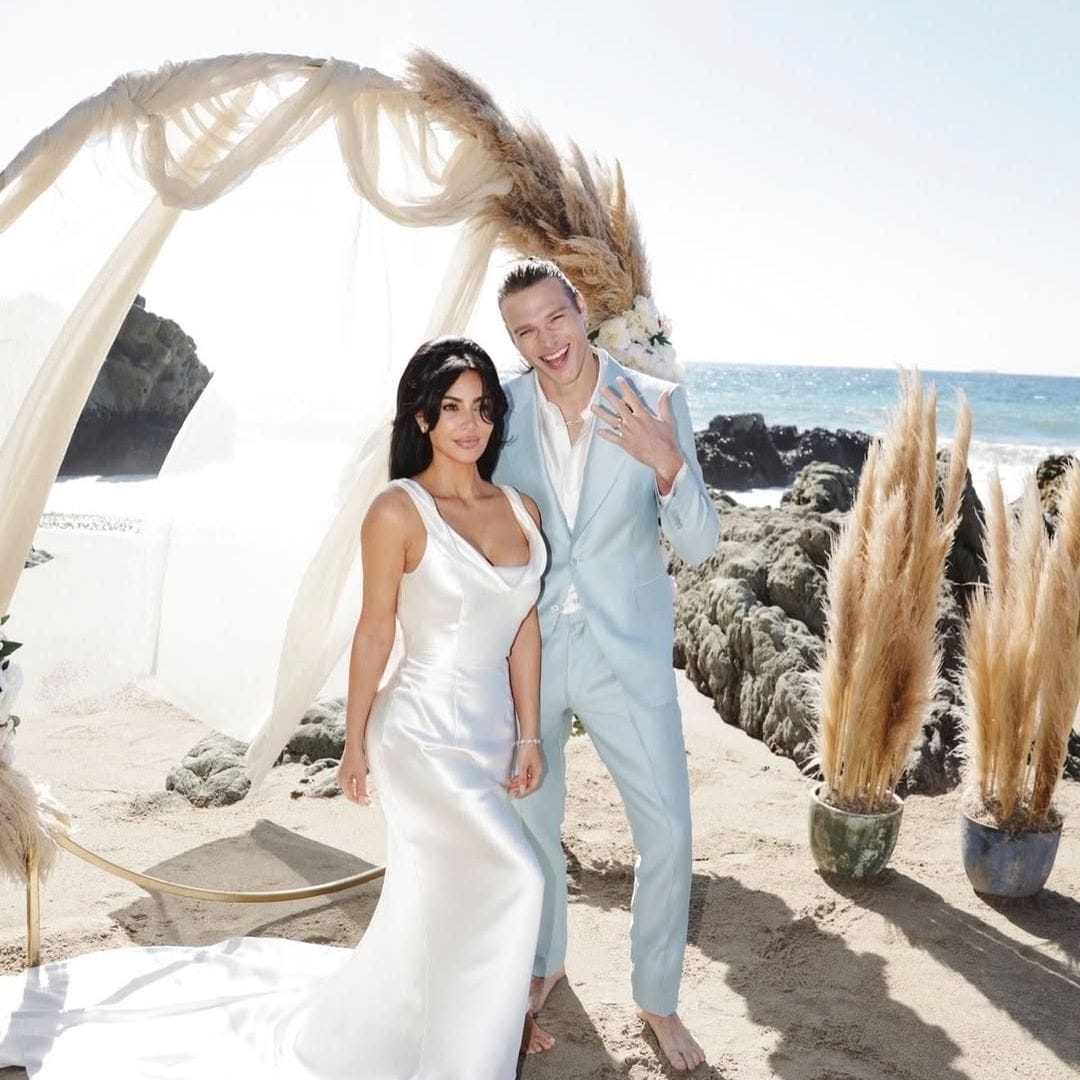 Kim Kardashian vuelve a casarse, pero no es lo que te imaginas: las fotos que han dejado a todos confundidos