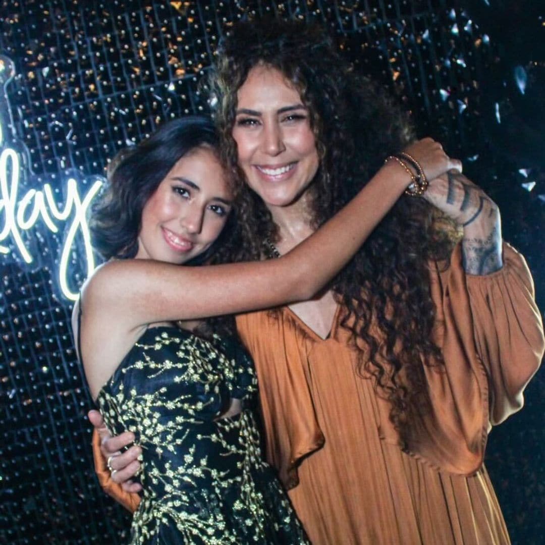 Vica Andrade se sobrepone a la polémica y celebra los 15 años de su hija Coral