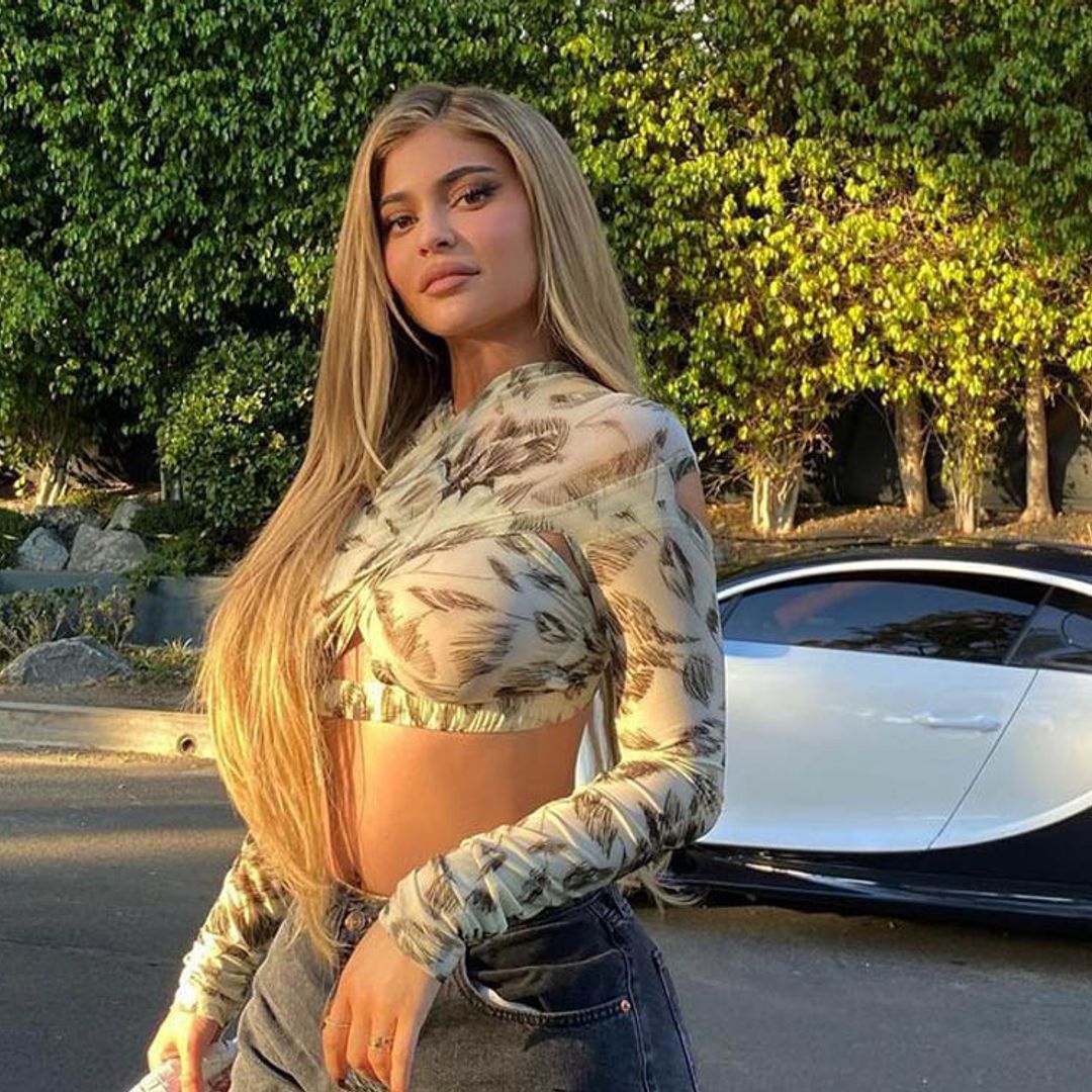 Incluso Kylie Jenner ha cambiado su ropa ceñida por los 'dad jeans' 😲