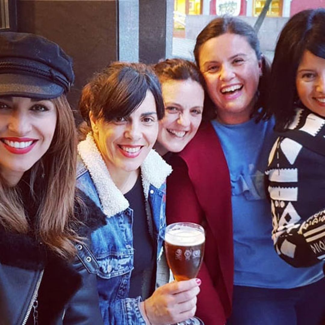 Con amigas y sin Miguel Torres: así pasa sus vacaciones Paula Echevarría en Asturias