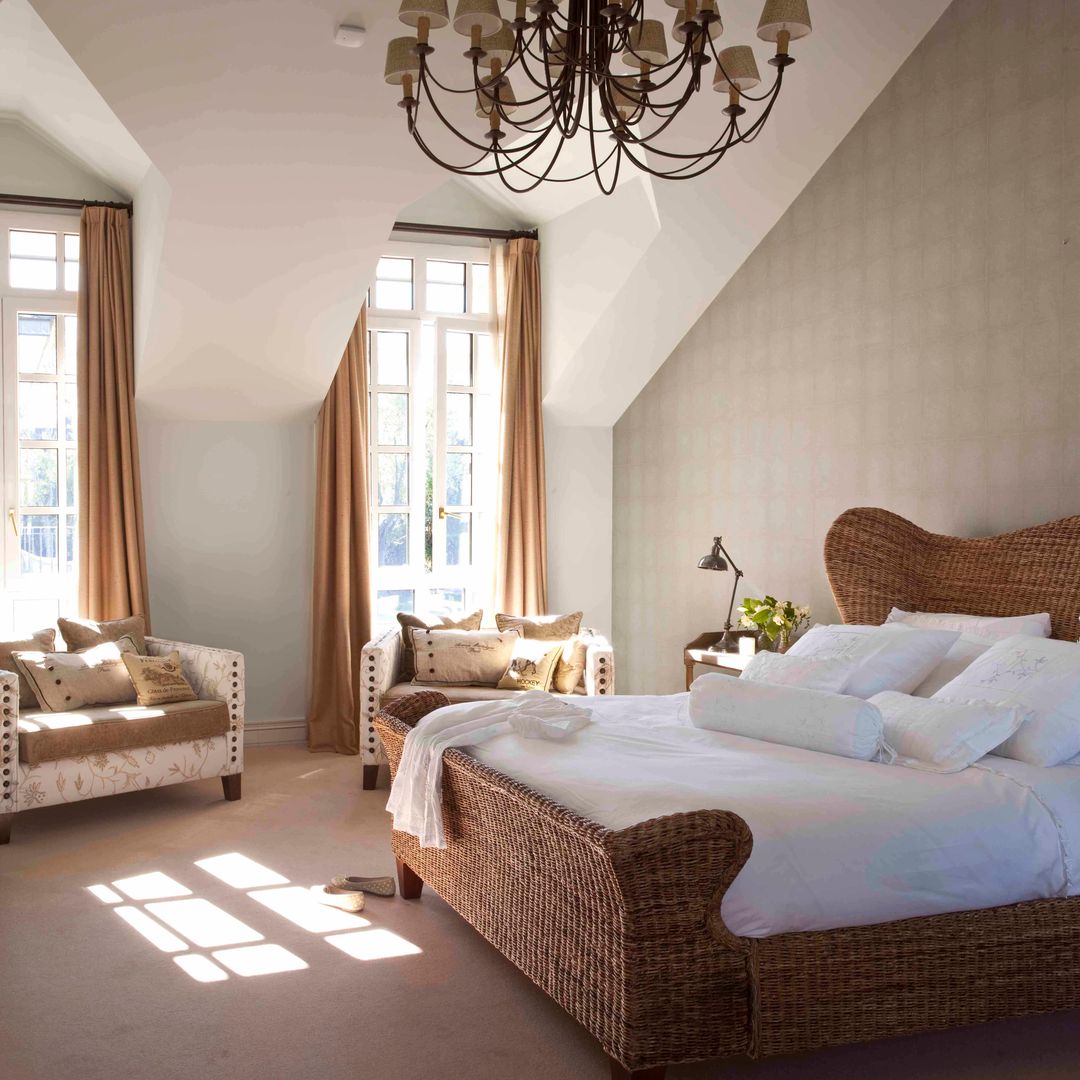 Del cabecero al ventilador de techo: las claves deco de los dormitorios de hotel para copiar en casa este verano