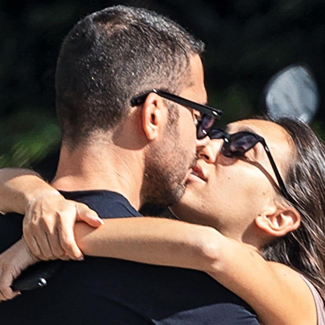 En imágenes: Miguel Ángel Silvestre, el beso de película que confirma su amor por Rebeca Toribio