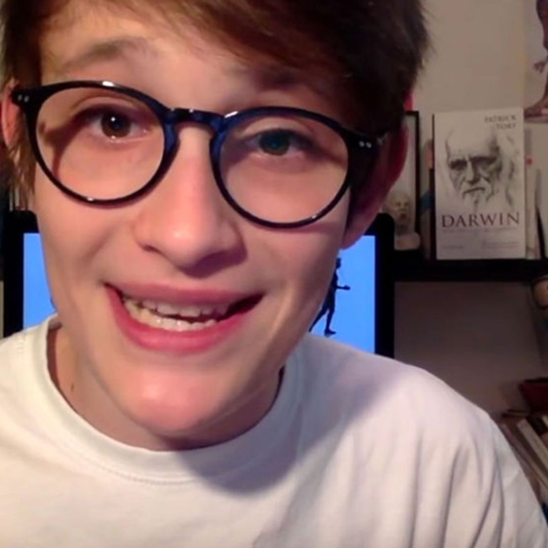 El hijo de Carla Bruni triunfa en YouTube con su canal de... ciencia