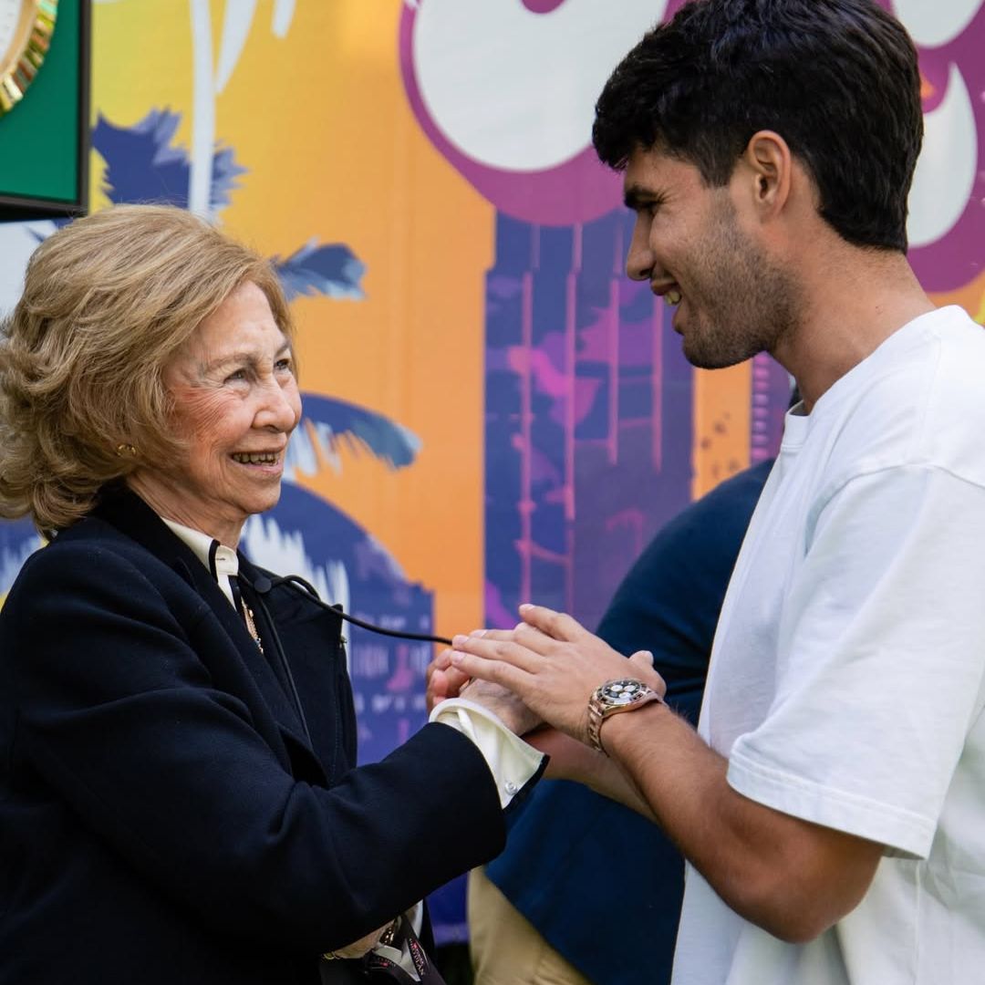 El momentazo entre Carlos Alcaraz y la reina Sofía en Miami donde el tenista olvida el protocolo