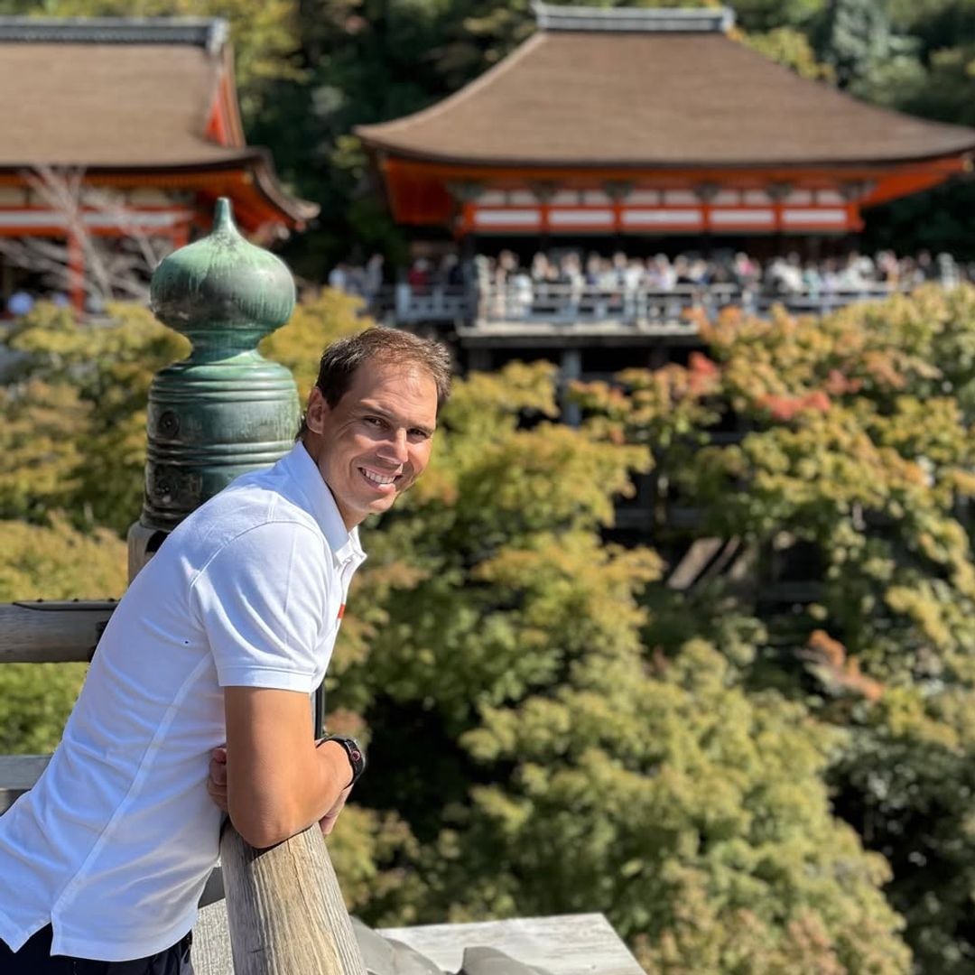 Rafa Nadal, vestido con kimono, abre el álbum familiar de su viaje por Japón con sus dos hijos