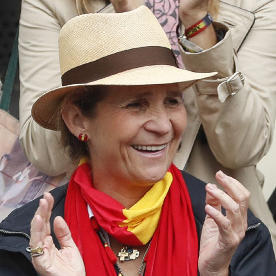 Los guiños de la infanta Elena y su hija Victoria Federica a la bandera española