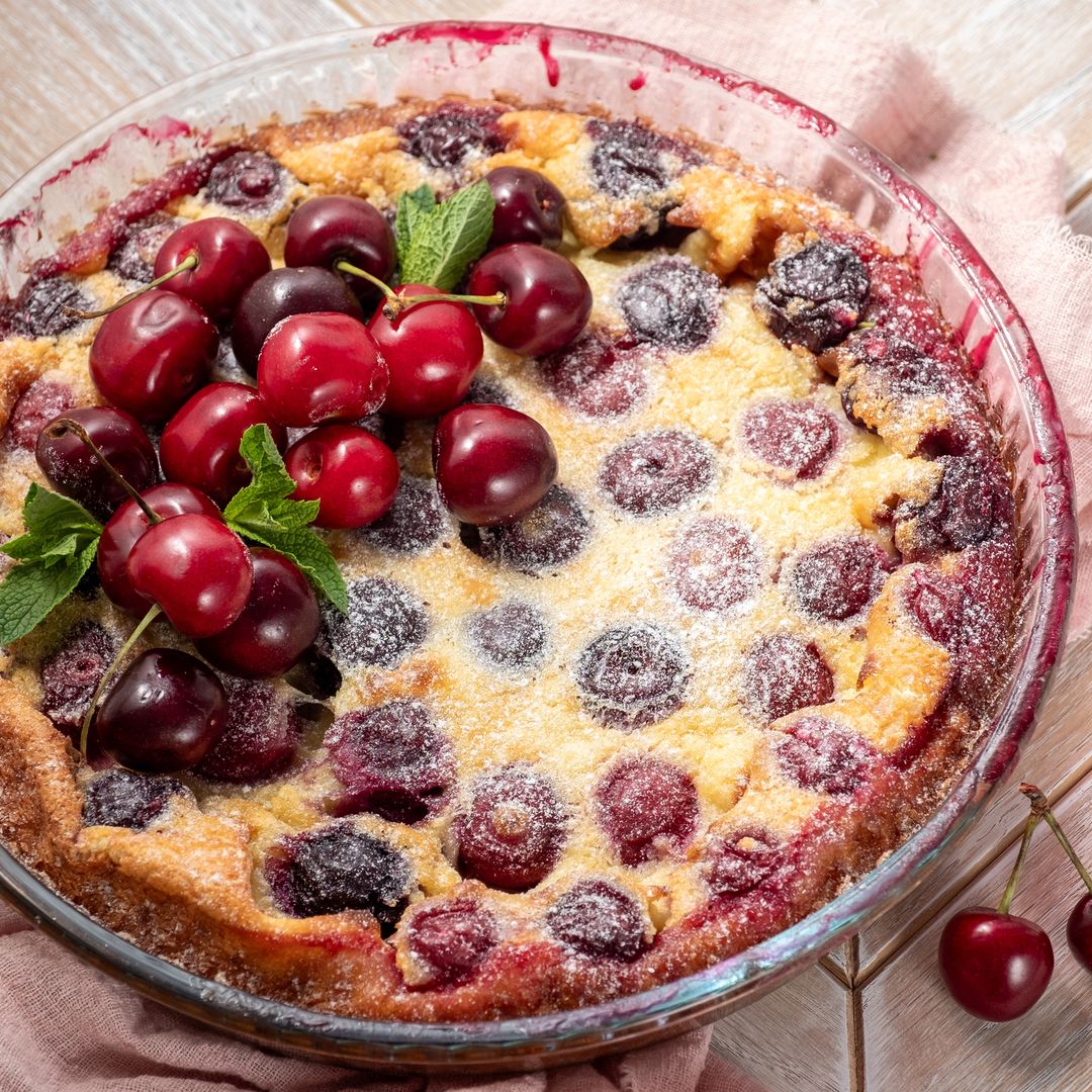 El postre con cerezas que triunfa en Francia: con textura de flan y totalmente irresistible