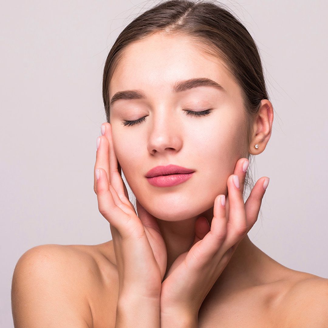 Piel sin manchas: Estos son los dos solares imprescindibles en tu rutina de belleza de verano