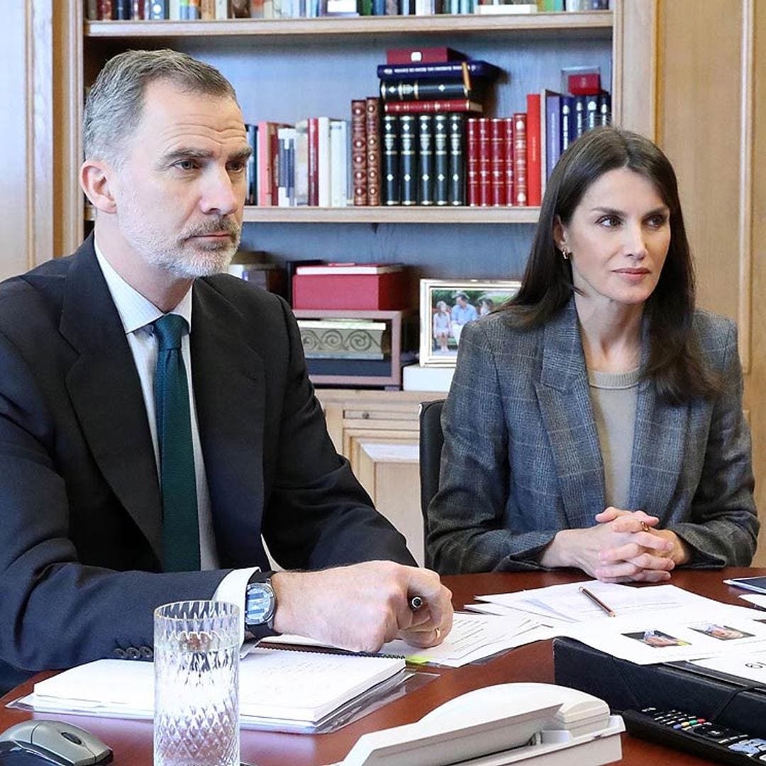 La Reina se preocupa por la situación de la mujer gitana y el Rey manda ánimos a las cofradías andaluzas