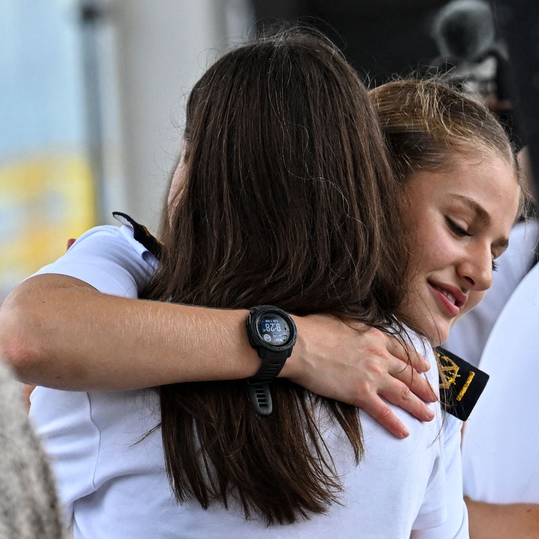 El efusivo abrazo de la reina Letizia y la princesa Leonor en su reencuentro en Panamá