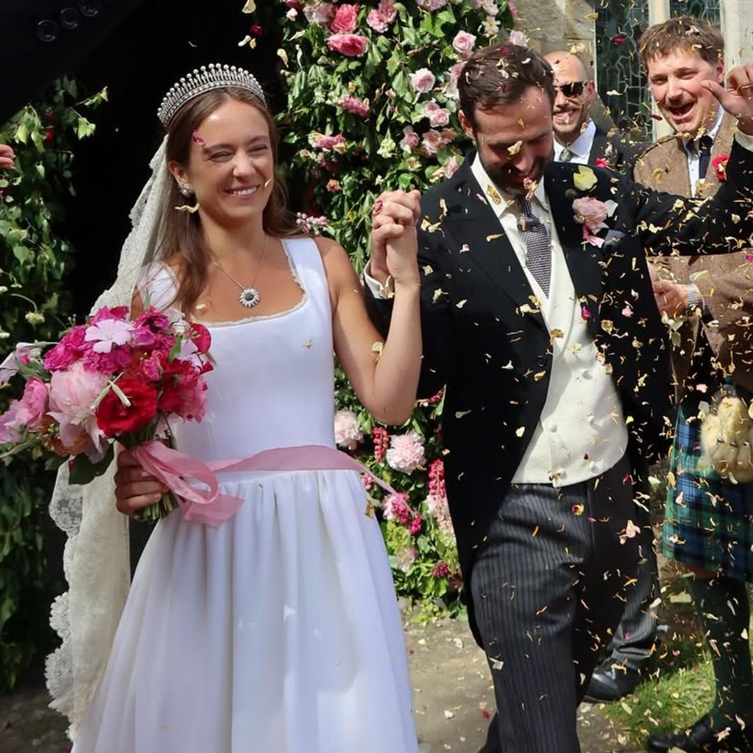 Lady Marina Windsor se casa con un vestido de novia romántico, el velo antiguo con encaje de los Habsburgo y la tiara histórica de perlas que perteneció a su bisabuela