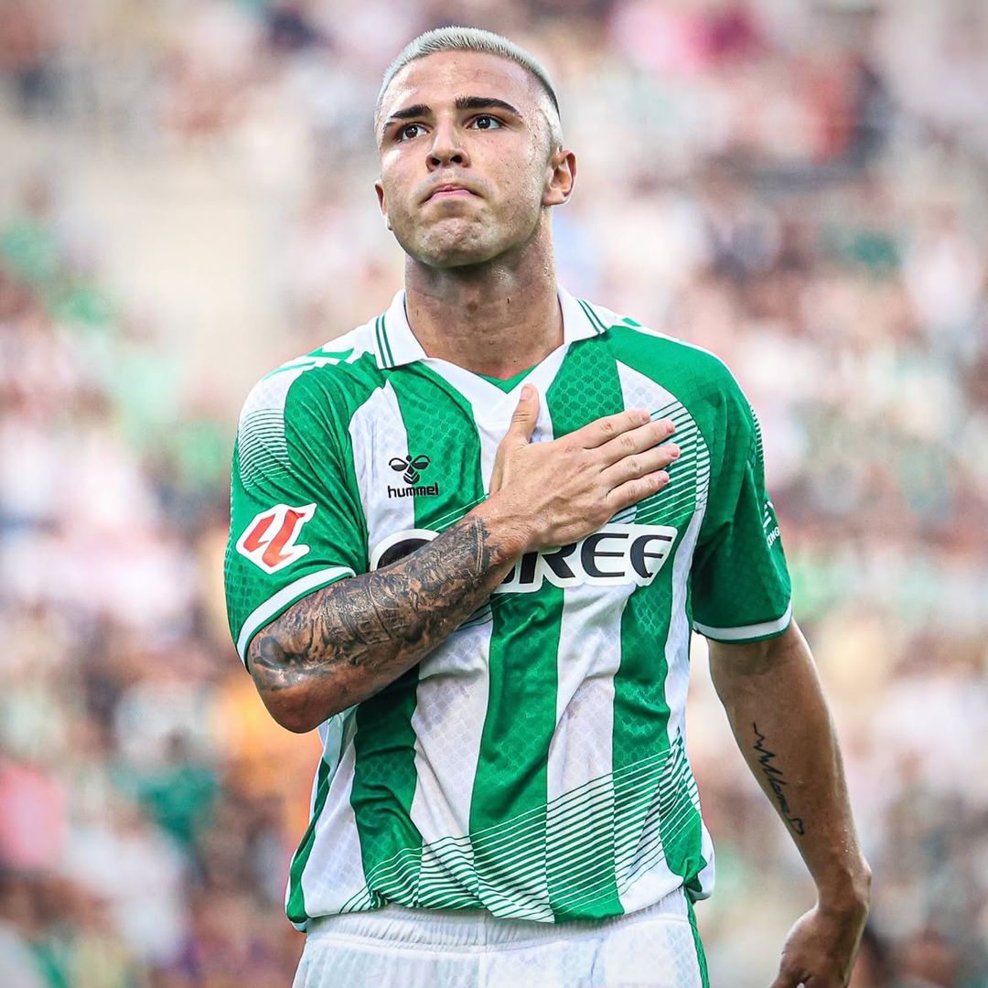 La imagen que parte el corazón al Betis: Pablo García llora junto a su madre al decir adiós al club de su vida