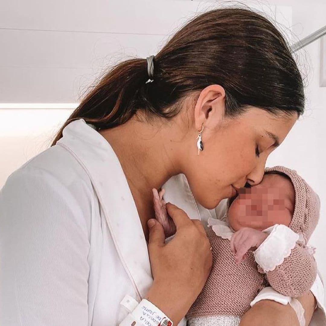 María García de Jaime y Tomás Páramo comparten las primeras imágenes de su hija Catalina