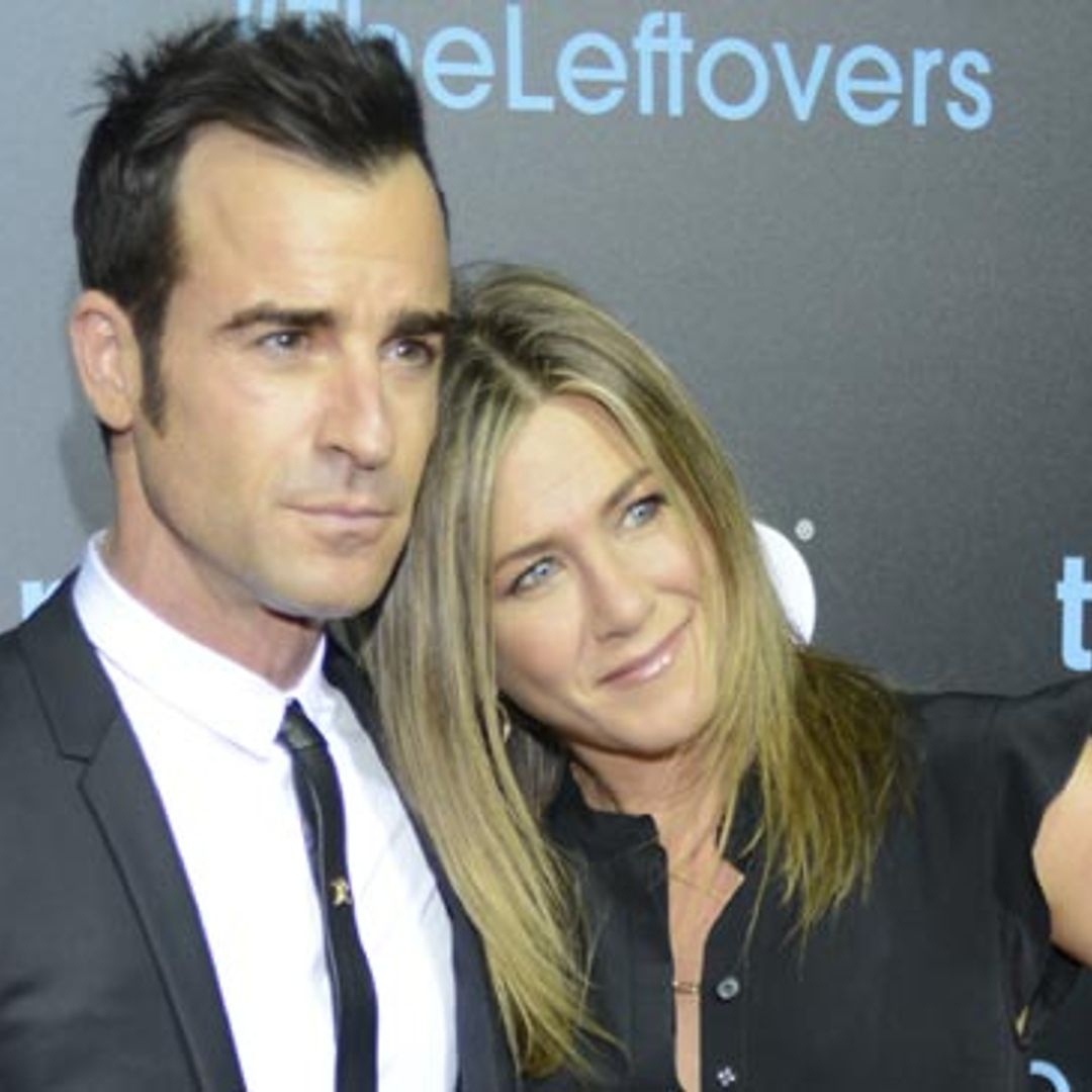 Dos meses después de su boda, Jennifer Aniston y Justin Theroux posan como marido y mujer