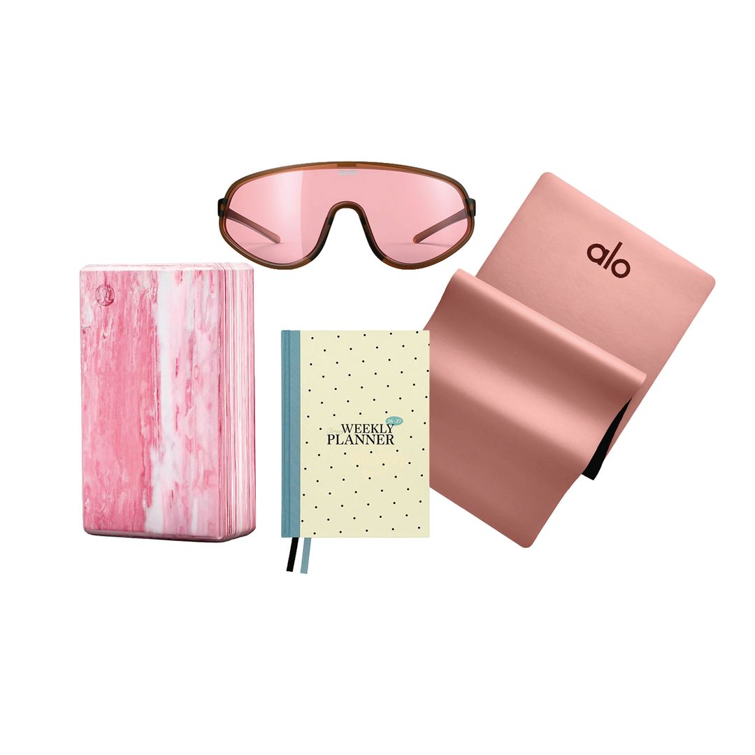1. bloque de yoga (22 €), de Lululemon. 2. Planificador semanal (19,95 €), de Kokonote. 3. Gafas de sol para correr (60 €), de Izipizi. 4. Esterilla rosa (148 €), de Alo